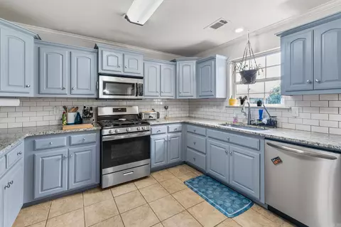 Kitchen - 2902 Millbrook Dr, Benton, AR 72015 photo 2 of 4