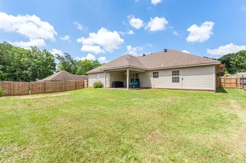Exterior - 2902 Millbrook Dr, Benton, AR 72015 photo 5 of 6