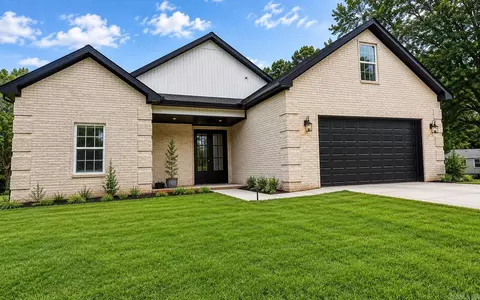 1607 Daybreak Dr, Jonesboro, AR 72405
