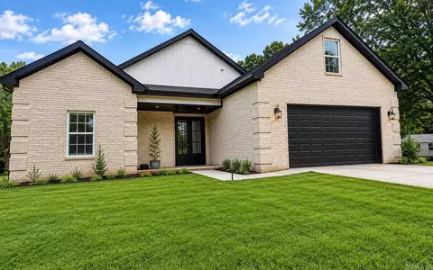 1607 Daybreak Dr, Jonesboro, AR 72405