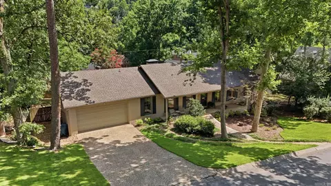 30 Foxhunt Trl, Little Rock, AR 72227