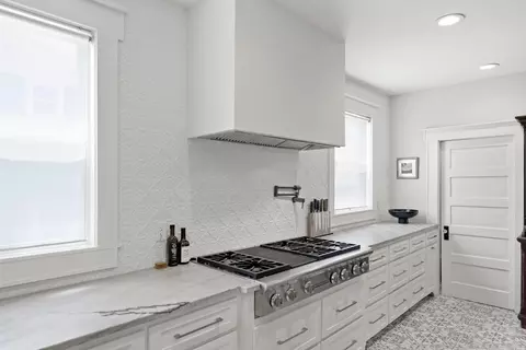 Kitchen - 1620 Robinson Ave, Conway, AR 72034 photo 4 of 8