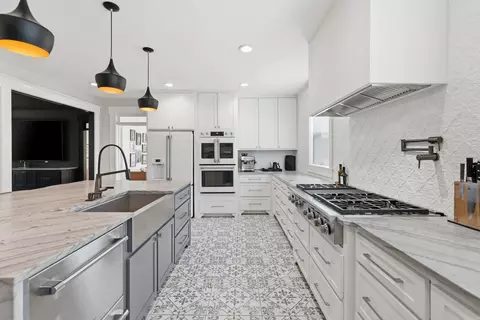 Kitchen - 1620 Robinson Ave, Conway, AR 72034 photo 7 of 8