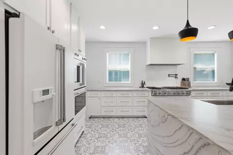 Kitchen - 1620 Robinson Ave, Conway, AR 72034 photo 3 of 8