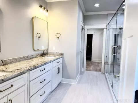 Bath - 1530 Lands End Dr, Conway, AR 72034 photo 3 of 3
