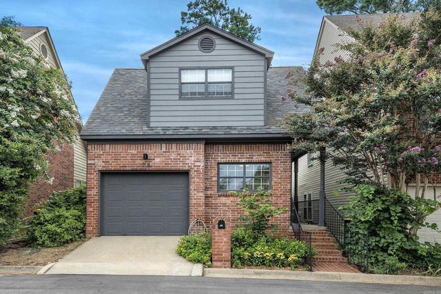 28 Foxcroft Village Dr, Little Rock, AR 72227