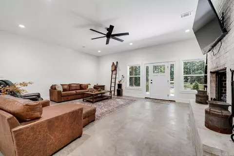 Living - 86 Hwy 36, Conway, AR 72032 photo 4 of 4