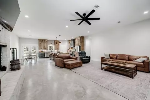 Living - 86 Hwy 36, Conway, AR 72032 photo 3 of 4