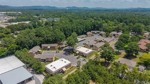 125 Carl Dr #64, Hot Springs, AR 71913