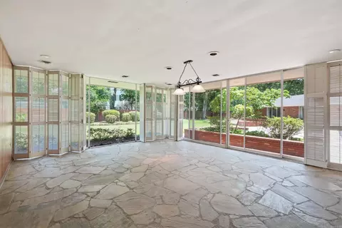 Living - 31 Longmeadow, Pine Bluff, AR 71603 photo 7 of 8