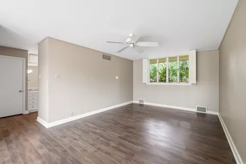 Living - 31 Longmeadow, Pine Bluff, AR 71603 photo 5 of 8