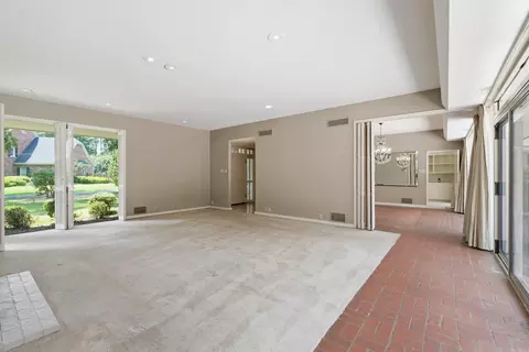 Living - 31 Longmeadow, Pine Bluff, AR 71603 photo 3 of 8