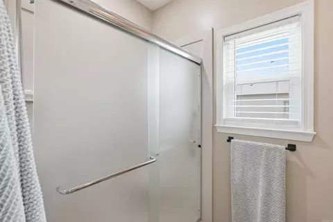 Bath - 35 Applewood Dr, Cabot, AR 72023 photo 5 of 5