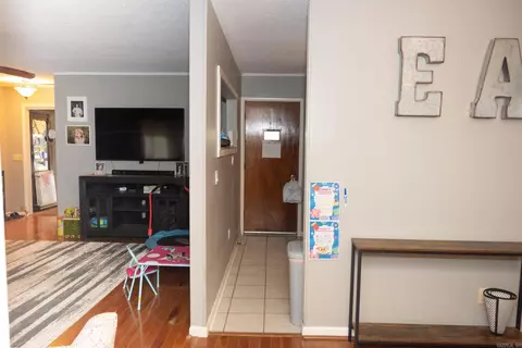 Entry Way - 711 SE 7th St, Walnut Ridge, AR 72476 photo 1 of 2