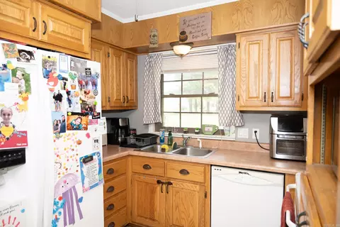 Kitchen - 711 SE 7th St, Walnut Ridge, AR 72476 photo 2 of 2