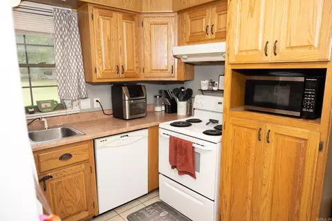 Kitchen - 711 SE 7th St, Walnut Ridge, AR 72476 photo 1 of 2