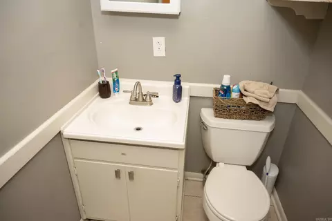 Bath - 711 SE 7th St, Walnut Ridge, AR 72476 photo 2 of 5