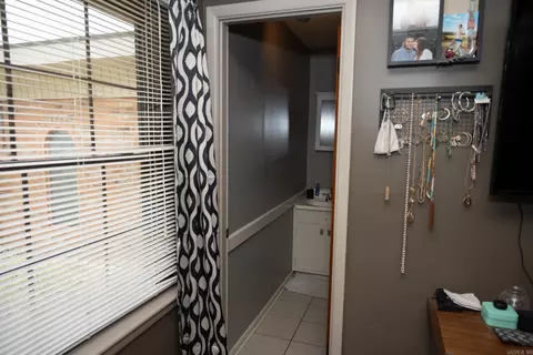 Bath - 711 SE 7th St, Walnut Ridge, AR 72476 photo 1 of 5