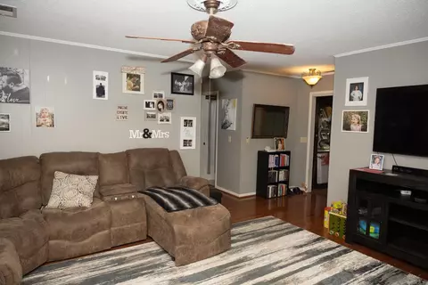Living - 711 SE 7th St, Walnut Ridge, AR 72476 photo 1 of 1