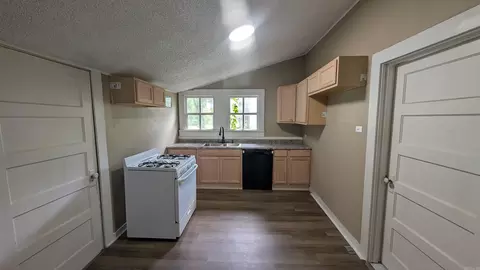 Entry Way - 2115 Wright Ave, Benton, AR 72015 photo 1 of 2