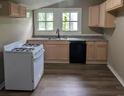 Kitchen - 2115 Wright Ave, Benton, AR 72015 photo 1 of 1