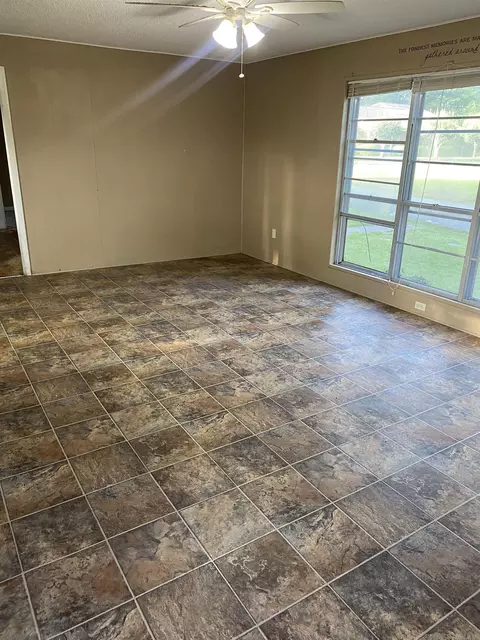 Living - 708 Cherry Ln, Malvern, AR 72104 photo 1 of 1