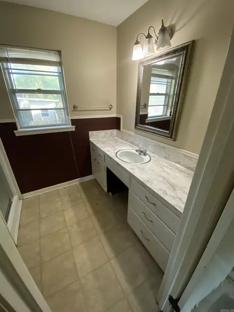 Bath - 708 Cherry Ln, Malvern, AR 72104 photo 2 of 2
