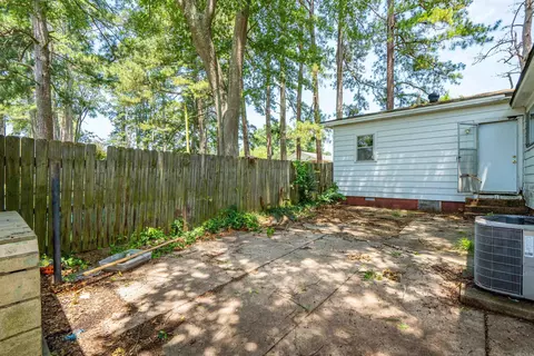 Exterior - 708 Cherry Ln, Malvern, AR 72104 photo 2 of 11