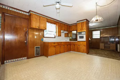 Kitchen - 19400 S Alexander Rd, Alexander, AR 72002 photo 2 of 3