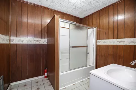 Bath - 19400 S Alexander Rd, Alexander, AR 72002 photo 1 of 3
