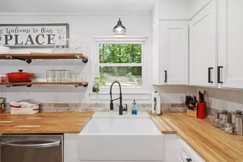 Kitchen - 265 Sunny Gap Rd, Conway, AR 72032 photo 4 of 5