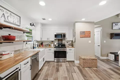 Kitchen - 265 Sunny Gap Rd, Conway, AR 72032 photo 2 of 5
