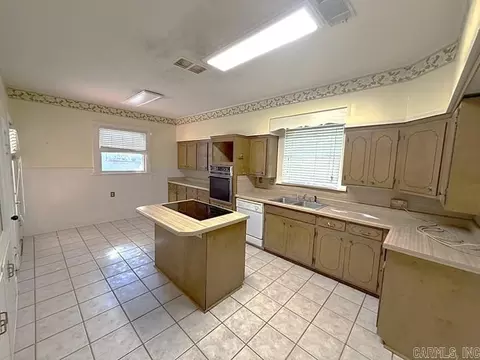 Kitchen - 400 E Nichols St, England, AR 72046 photo 1 of 2