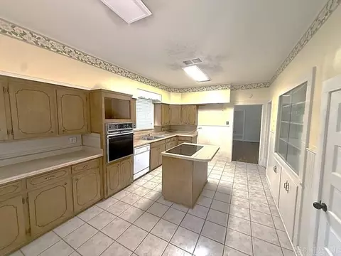 Kitchen - 400 E Nichols St, England, AR 72046 photo 2 of 2