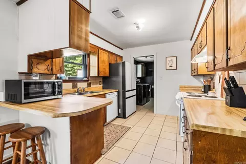 Kitchen - 10 Ruth Dr, Conway, AR 72032 photo 1 of 2