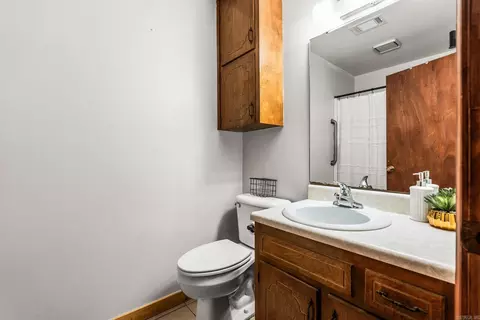 Bath - 10 Ruth Dr, Conway, AR 72032 photo 2 of 2