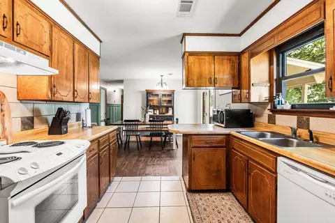 Kitchen - 10 Ruth Dr, Conway, AR 72032 photo 2 of 2