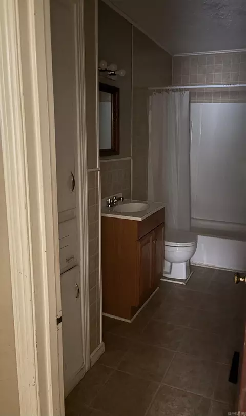 Bath - 17 N Haley St, Pine Bluff, AR 71602 photo 1 of 1