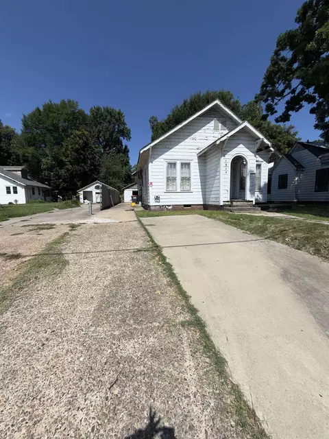 Exterior - 1928 S Olive St, Pine Bluff, AR 71601 photo 8 of 9