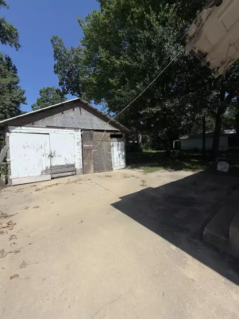Exterior - 1928 S Olive St, Pine Bluff, AR 71601 photo 6 of 9