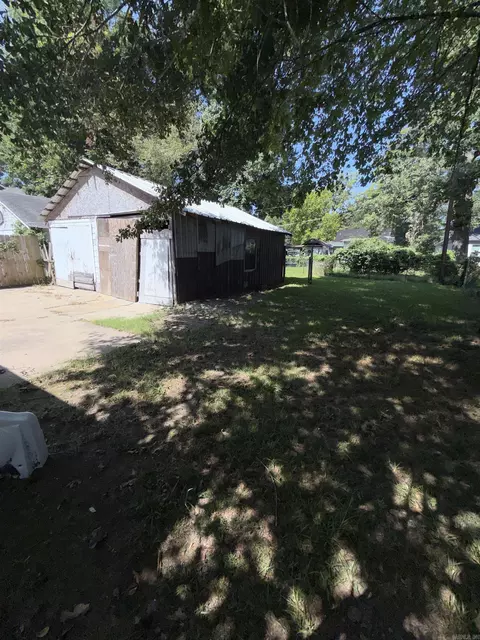 Exterior - 1928 S Olive St, Pine Bluff, AR 71601 photo 5 of 9