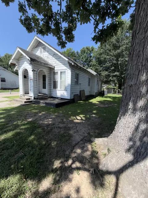 Exterior - 1928 S Olive St, Pine Bluff, AR 71601 photo 7 of 9