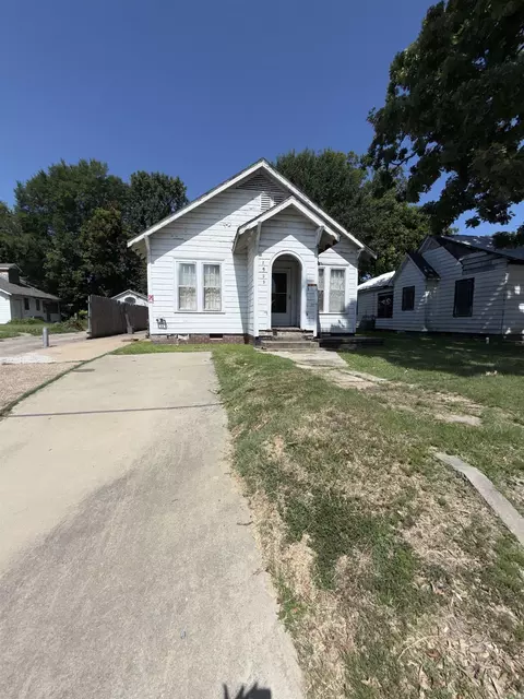 Exterior - 1928 S Olive St, Pine Bluff, AR 71601 photo 2 of 9