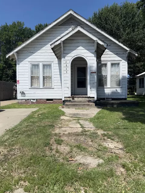 Exterior - 1928 S Olive St, Pine Bluff, AR 71601 photo 1 of 9