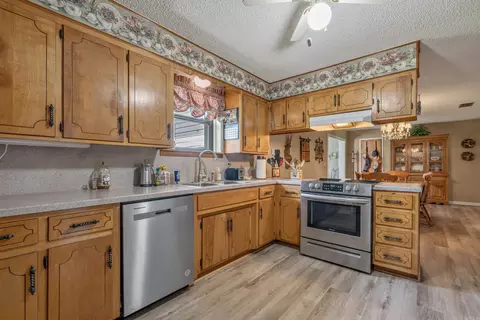 Kitchen - 323 Apollo St, Malvern, AR 72104 photo 3 of 3