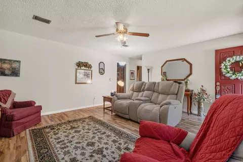 Living - 323 Apollo St, Malvern, AR 72104 photo 2 of 4