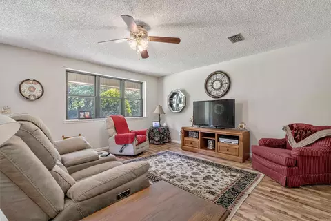 Living - 323 Apollo St, Malvern, AR 72104 photo 3 of 4