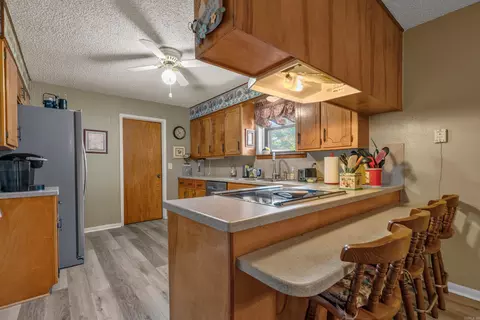 Kitchen - 323 Apollo St, Malvern, AR 72104 photo 1 of 3