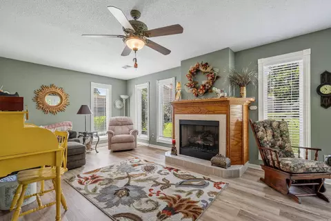 Living - 323 Apollo St, Malvern, AR 72104 photo 4 of 4