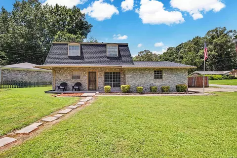 2 Wemberly Dr, Little Rock, AR 72209